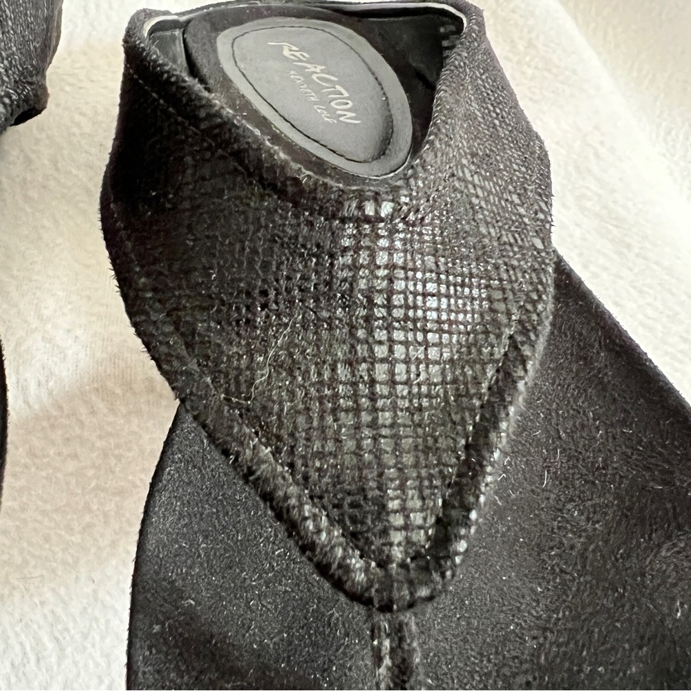 NWOB Kenneth Cole Vegan Suede Flip Flop Sandals - Picture 6 of 12